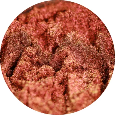 Girl with Gold Eyes - Ama Makeup Pigment Chameleon Girl with Gold Eyes - Ama Makeup Pigment Chameleon