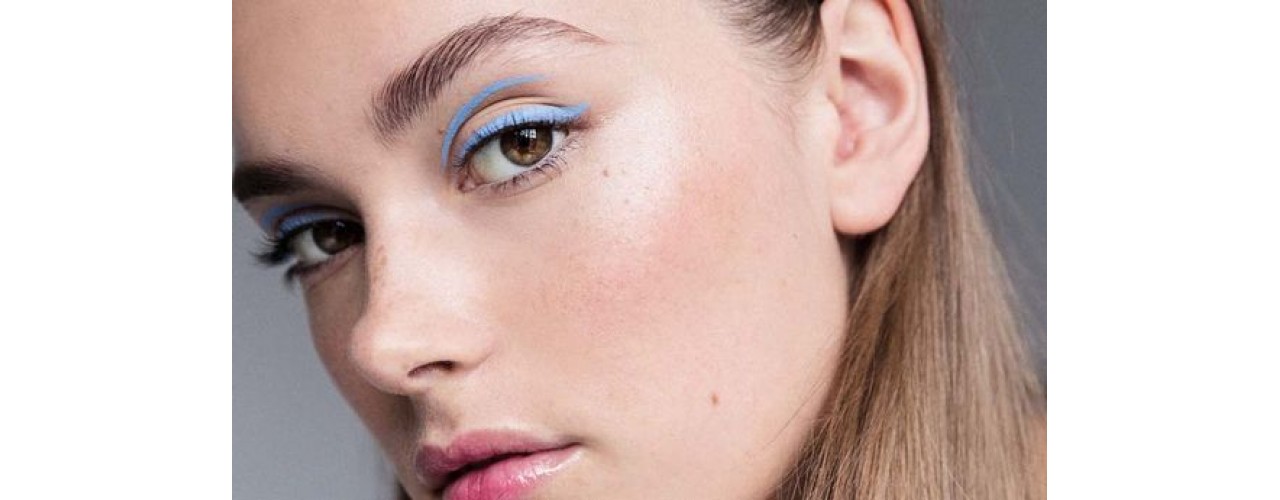 The graphic eyeliner or the floating crease – the latest Instagram trend everyone is so crazy about
