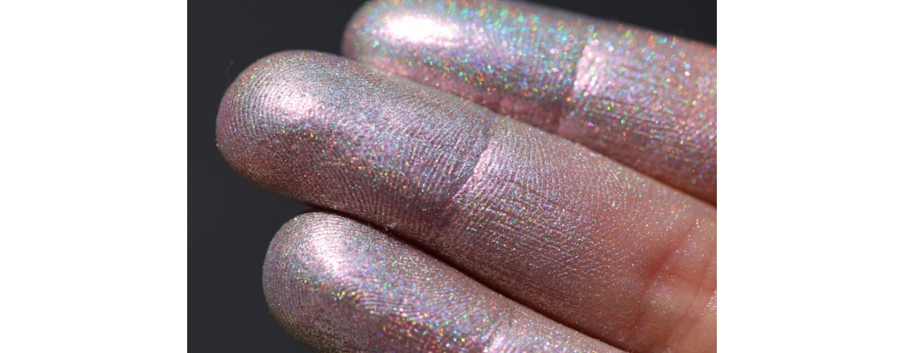 AMA Pigments launches its latest collection of cosmetic pigments called Holographic